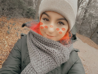 JennyStylee - Ich könnte viel über mich erzählen aber das würde dich sicher langweilen, spannender ist es mich Live zu erleben. Also schau vorbei 

XOXO dein DreamGirl